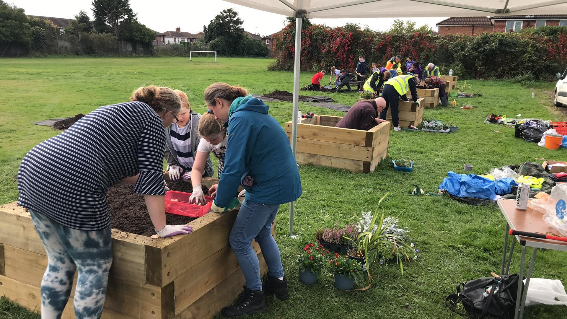 Overwhelming support from the community to construct planters on site